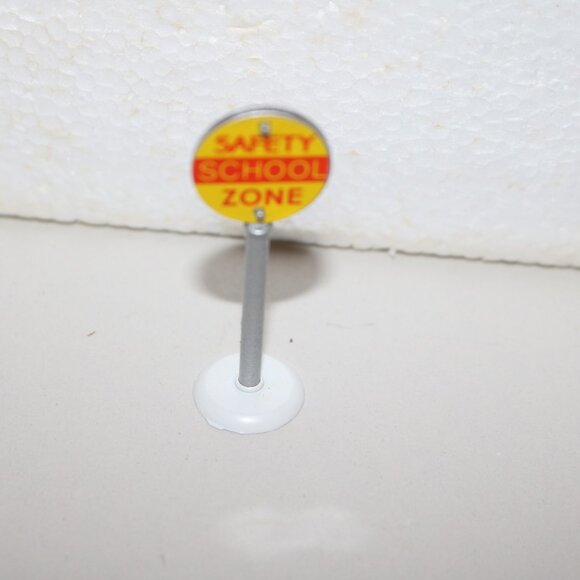 Department 56 Snow Village Safety Patrol set of 4 figures ceramic and porcelain - Picture 11 of 11